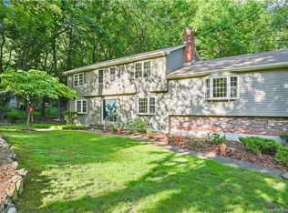 10 Maple Ridge Rd, Trumbull, CT 06611