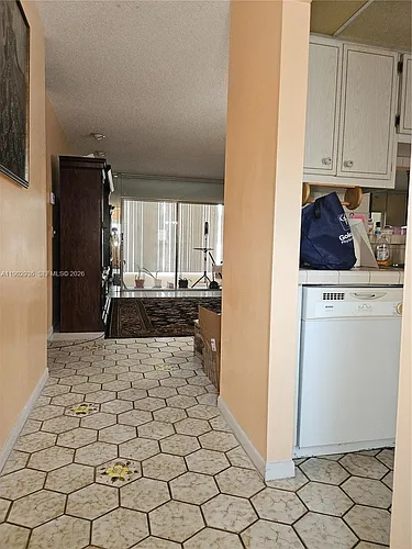 5121 W Oakland Park Blvd #211 Photo 1