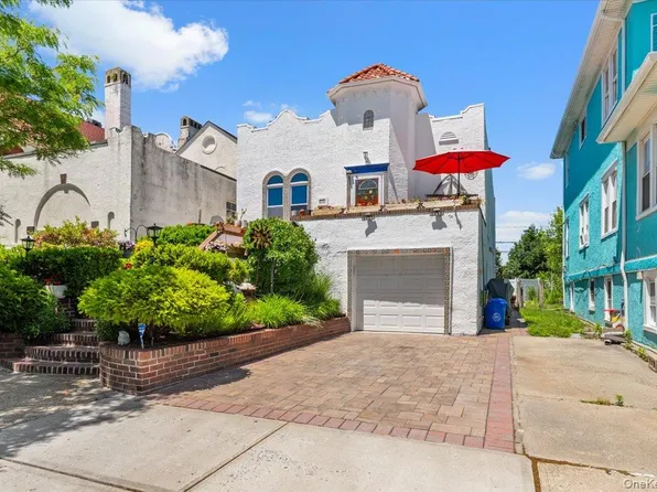 323 E Walnut Street, Long Beach, NY 11561