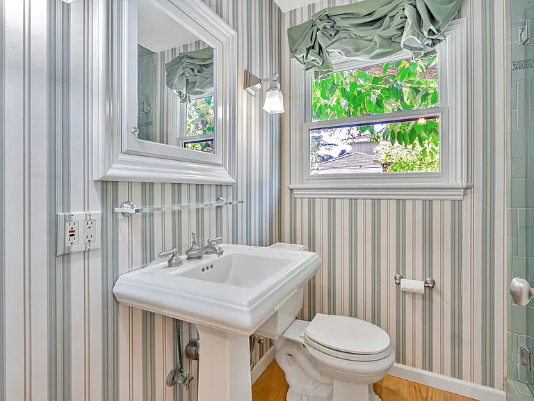 14141 Victor Pl — Photo 12