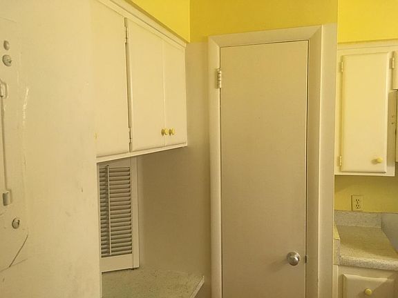 3rd image of 677 Royal Palm Blvd