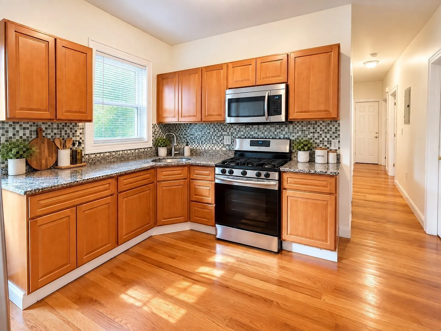 3 bed, 1.5 bath, 1100 sqft, $2,850 — Photo 4