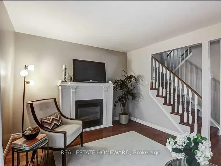 2336 Malcolm Cres — Photo 18