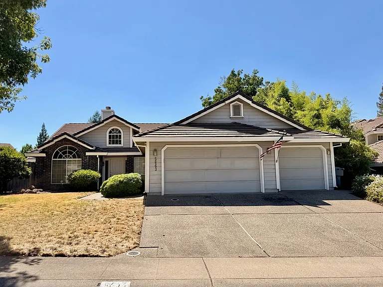 5663 Montclair Cir — Photo 30