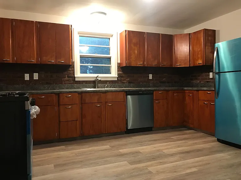 173 W Bristol Rd — Photo 8