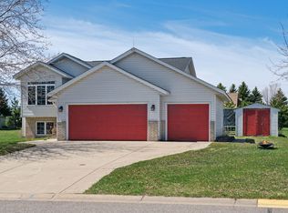 8102 Trappers Ridge Dr, Clear Lake, MN 55319