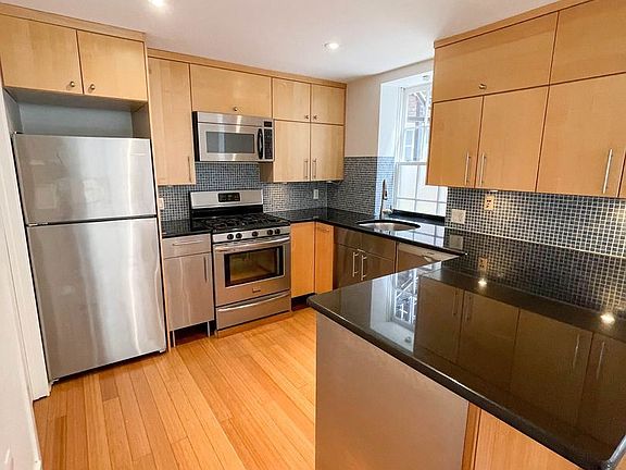 2nd image of 1516 Pine St #1R