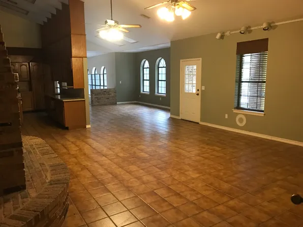 1955 Lou Ann Dr, New Braunfels, TX 78130