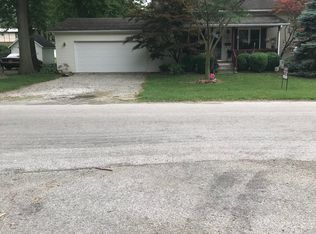 1390 Abbott St, Carlyle, IL