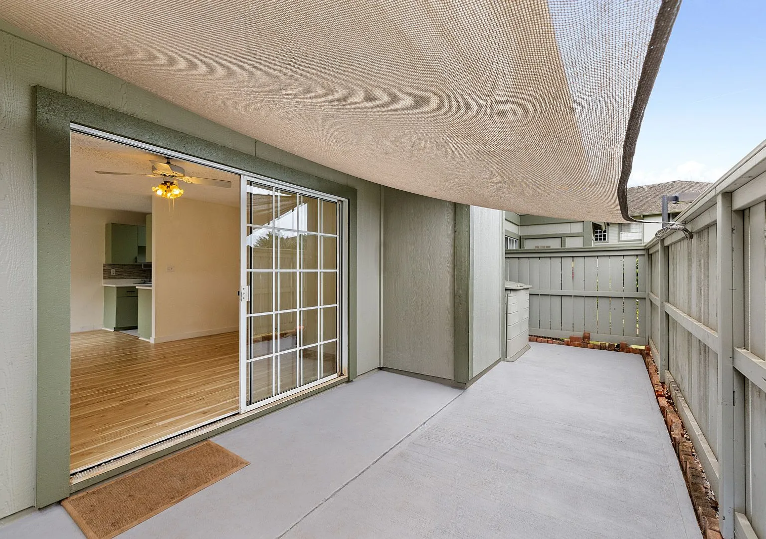 Pet Friendly - 2 bed /1 bath covered parking Waipio Gentry! — Photo 3