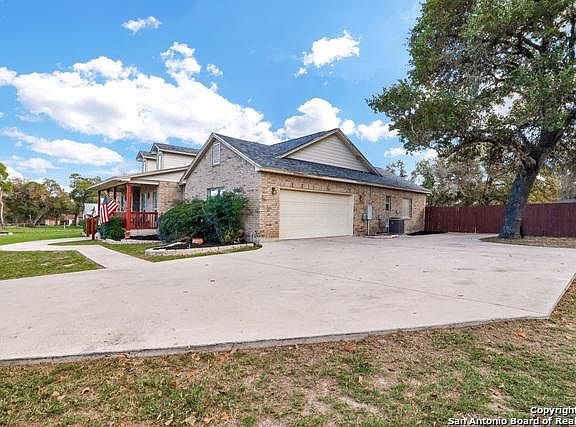 3rd image of 144 Rosewood Dr
