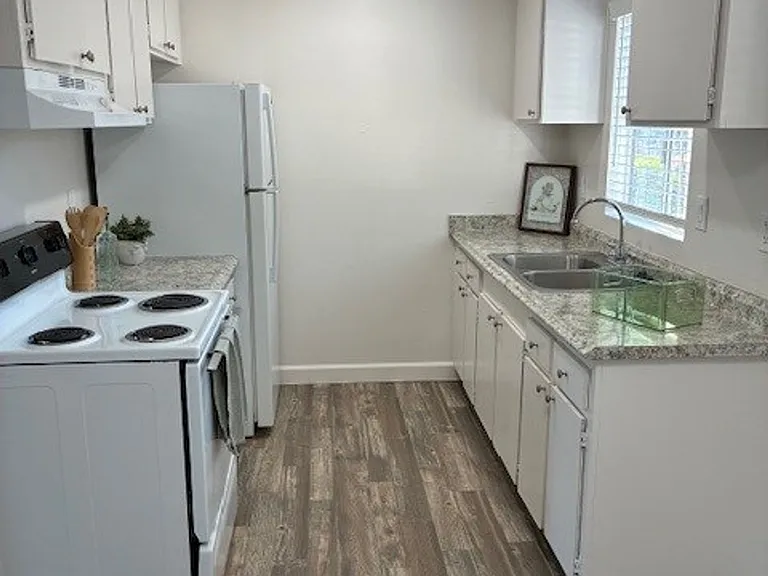 Summit Creek Apartments — Photo 6