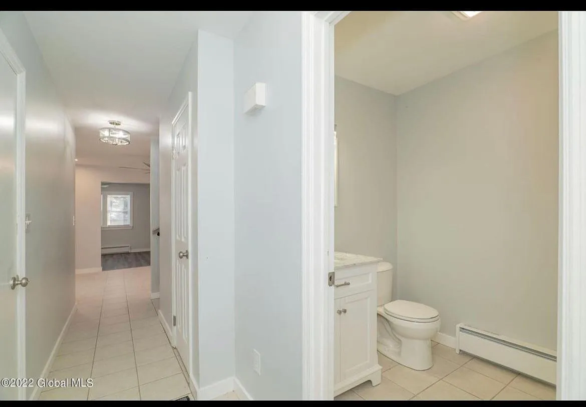 4 Clubhouse Dr — Photo 3