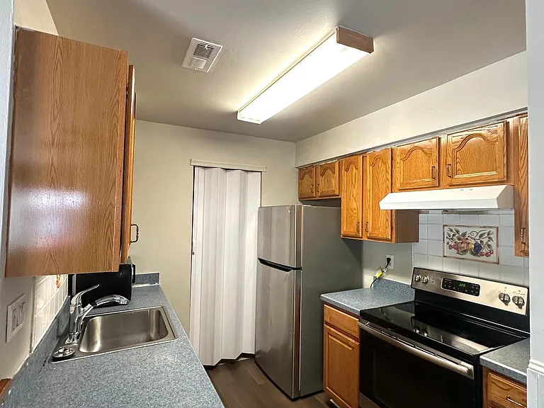 201 Lucas Ln — Photo 8
