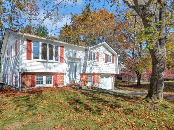24 Alice Dr, Lowell, MA 01852