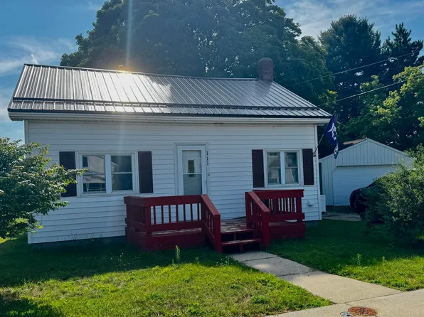 111 S Hemlock St, Evart, MI 49631