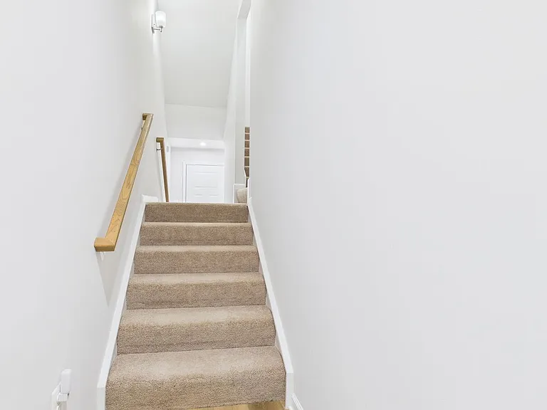 642 Brookwood Glen Ter #B — Photo 8