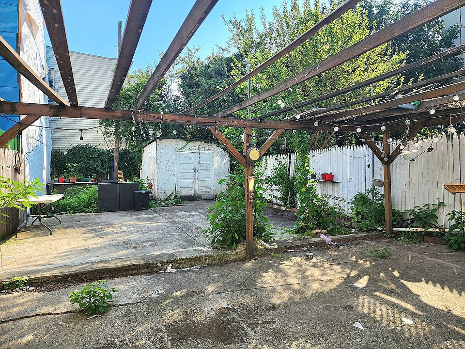 1st image of 2718 39th Ave #1
