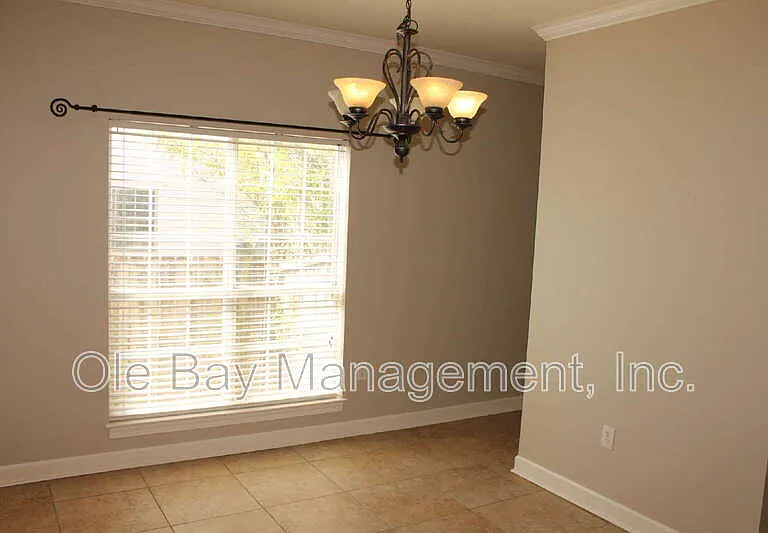 1005 Pinemont Dr — Photo 4