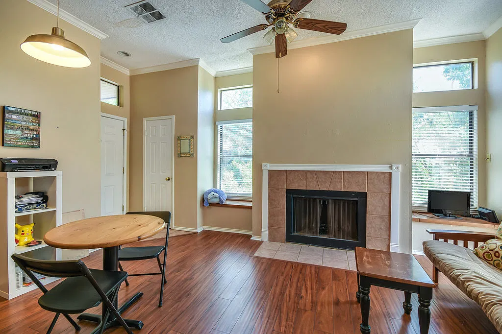 2802 Nueces St Apt 312 — Photo 1