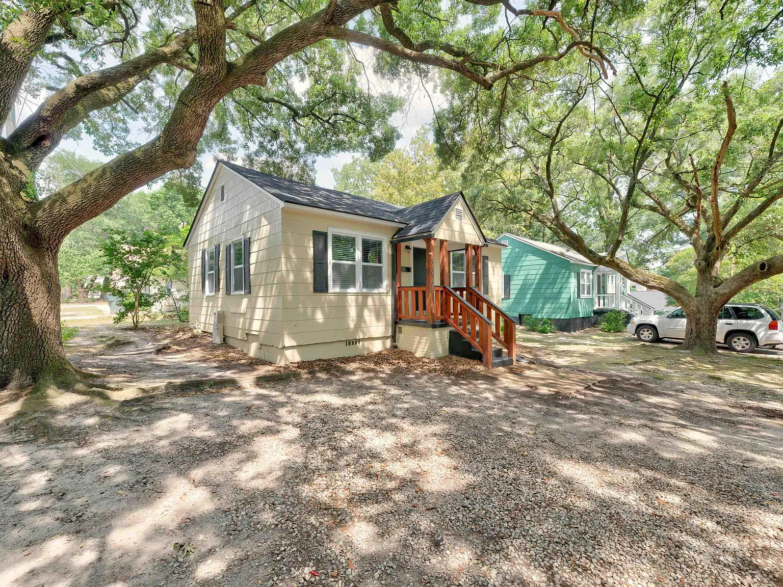 2 bed, 700 sqft, $1,300 — Photo 2