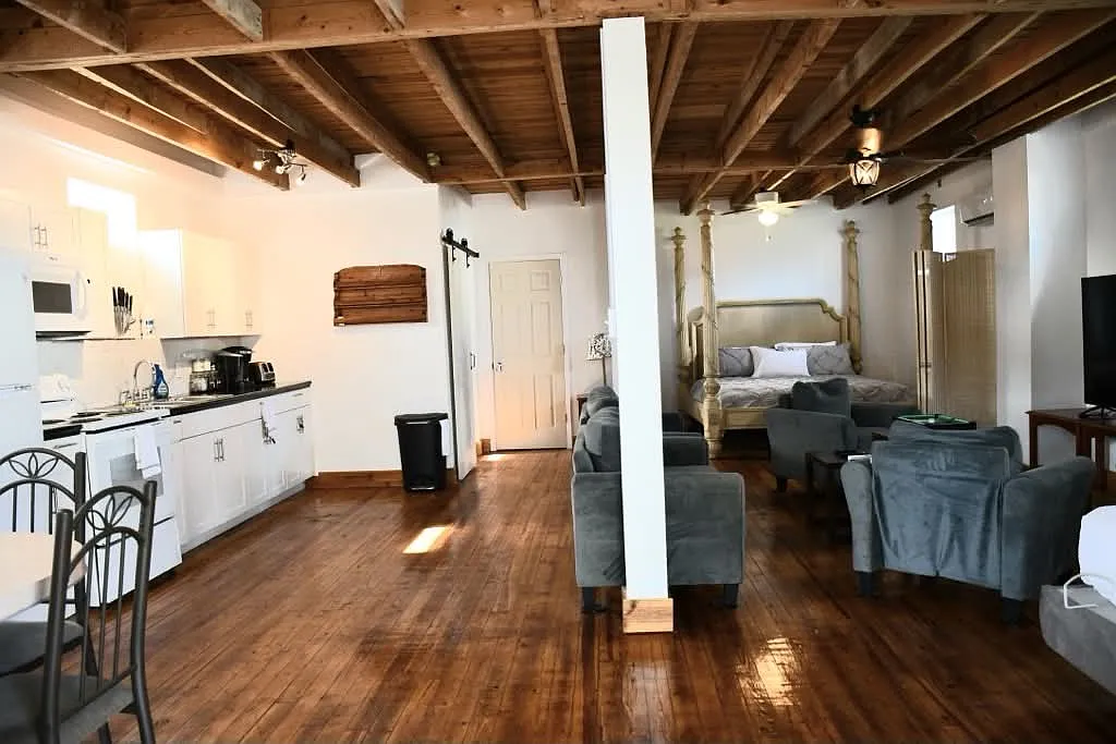 2 bed, 1080 sqft, $1,200 — Photo 1