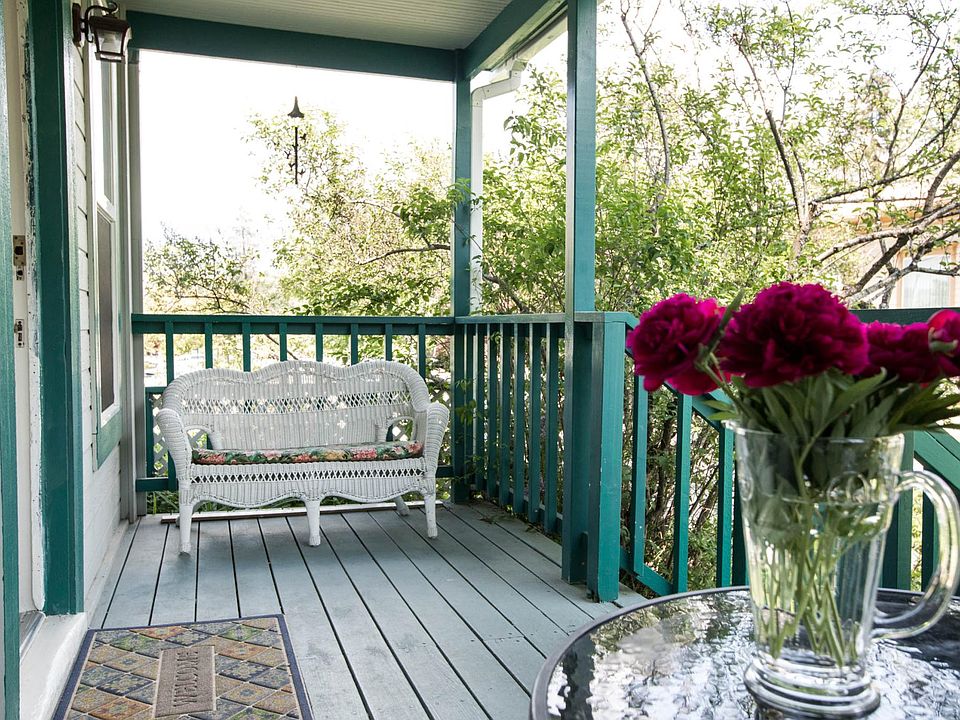 Enjoy your breakfast basked in the morning sun on the shared porch.