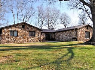 7462 Riverbluff Rd, Radford, VA 24141