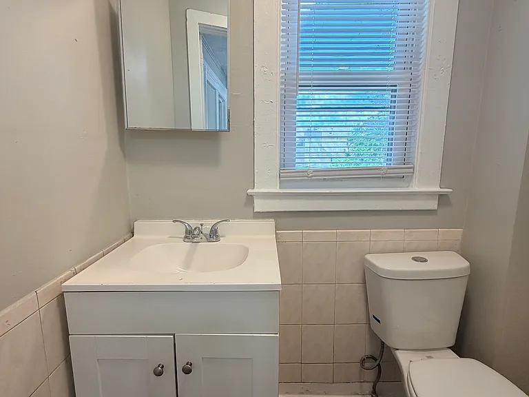 202 Hallock Ave — Photo 16
