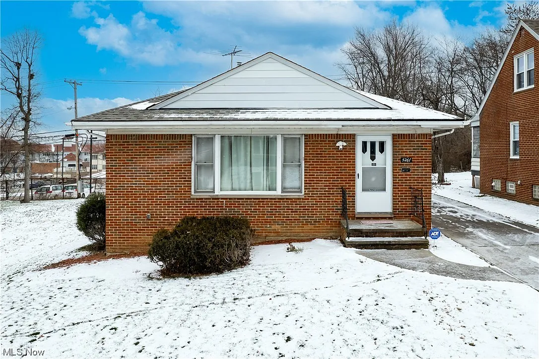 5261 E 119th St photo 1