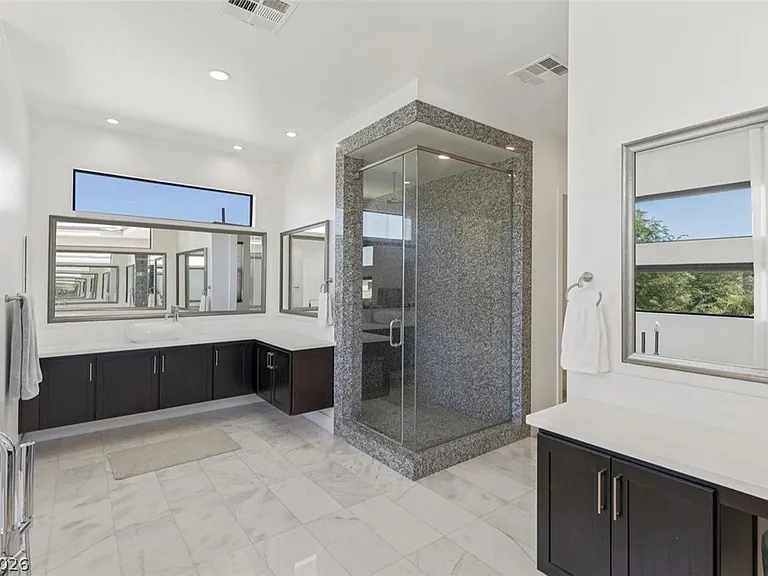 47 Pristine Glen St — Photo 49