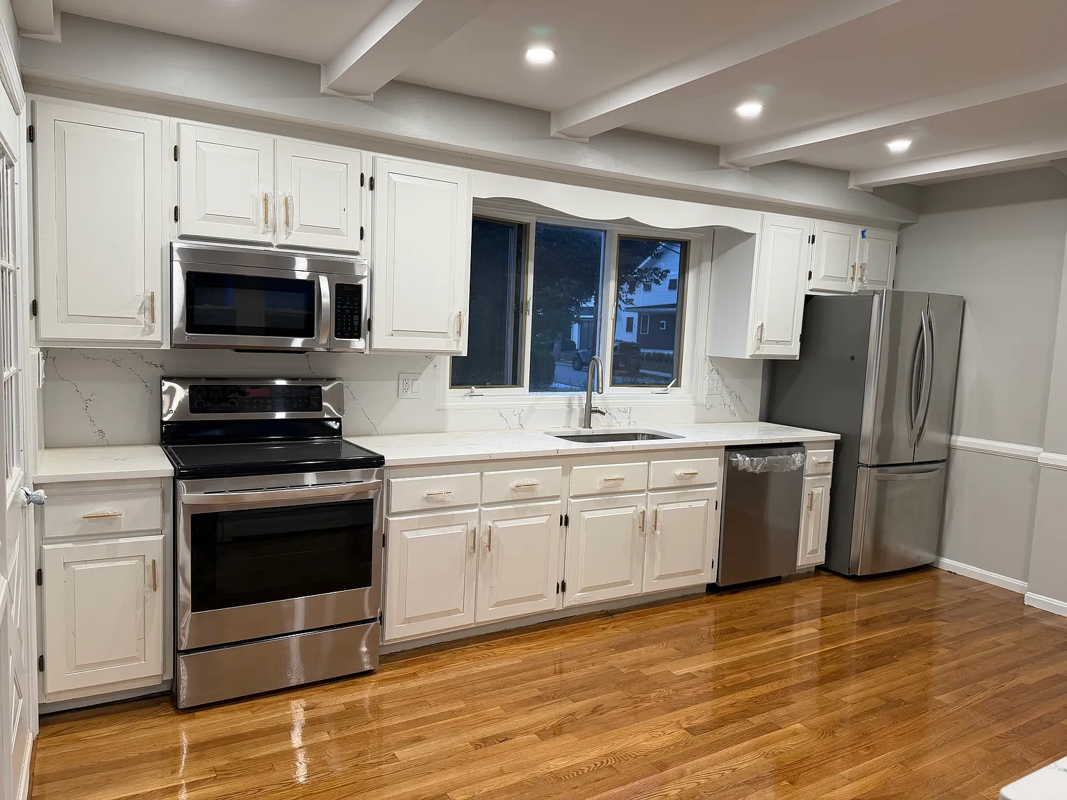 4 bed, 2200 sqft, $5,250 — Photo 4