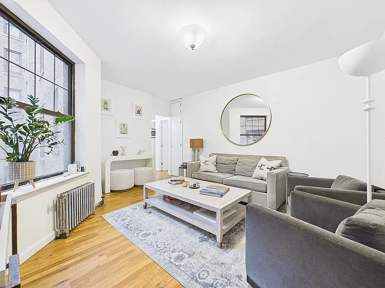 315 W 19th St #33 — Photo 1