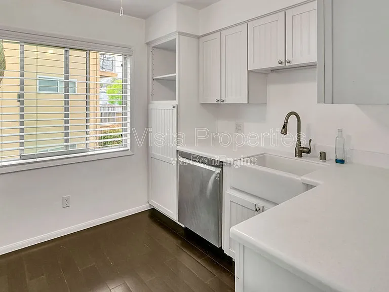 5357 La Jolla Blvd — Photo 9