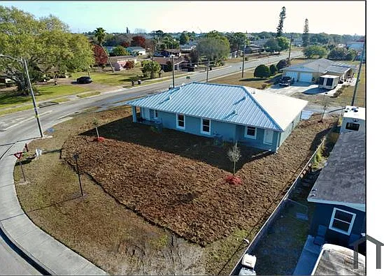 1795 N 16th Ct — Photo 2
