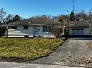 18 Pinecrest Rd, New Hartford, NY 13413