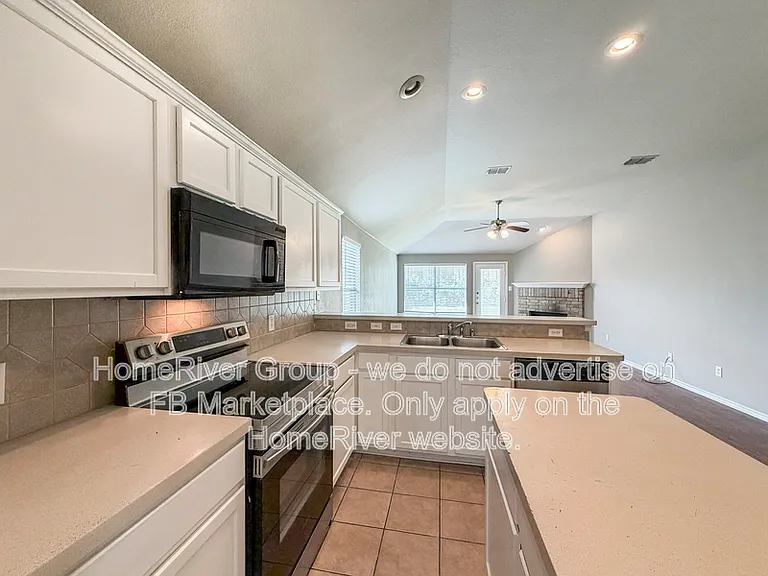 1102 Oak Hollow Ln — Photo 6
