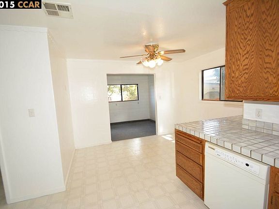 5th image of 1026 W 11th St