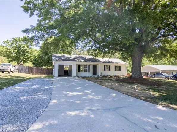 5933 Fieldstone Ct, Clermont, GA 30527