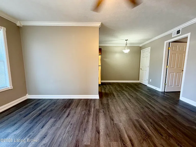 703 Victoria Ct — Photo 2