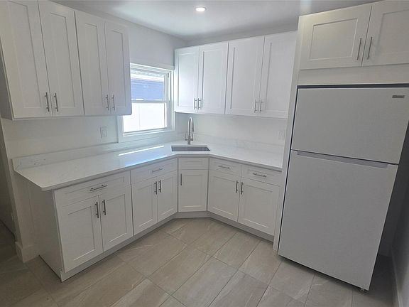2nd image of 724 E Park Avenue