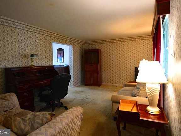 4th image of 35 Valley Forge Ct
