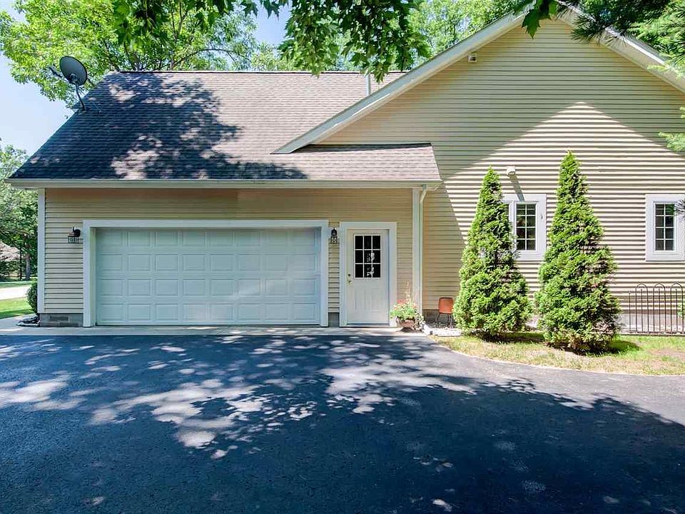 1st image of 3395 Village Circle Dr