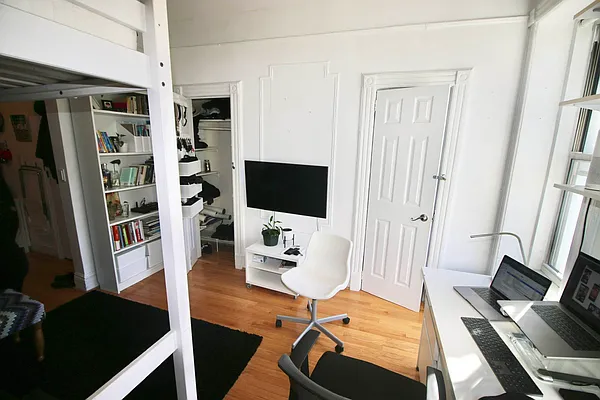 Rented by Delmark Realty LLC | media 7