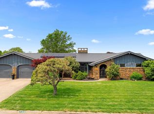 105 N 6th St, Roanoke, IL