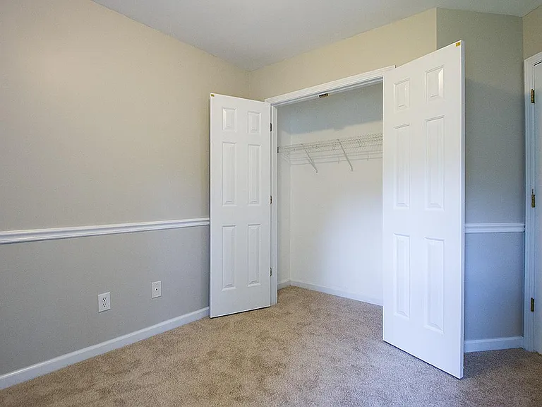 404 Foxbridge Ct — Photo 10