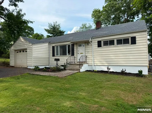 25 Lakeview Dr, Emerson, NJ 07630