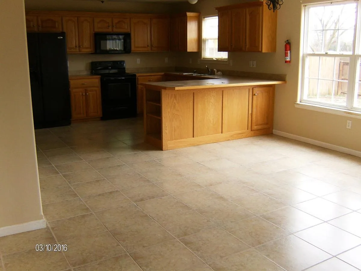3 bed, 2.5 bath, $1,460 — Photo 4