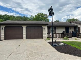 649 N Lakeshore Dr, Albion, IN 46701