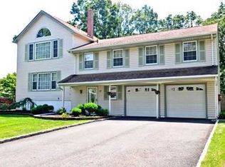 17 Jasmine Dr, Piscataway, NJ
